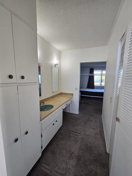 Building Photo - 5335 NW 10th Ct