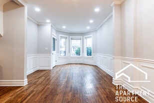 Building Photo - 2509 W Diversey Ave