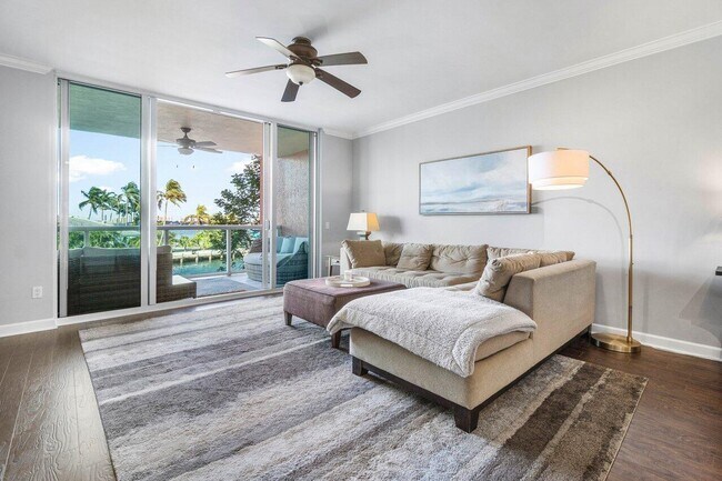 Building Photo - 2650 Lake Shore Dr