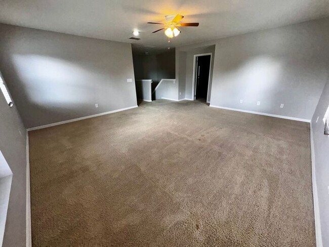 Building Photo - 3 bedroom 2.5 bath Waterford Trails Home w...