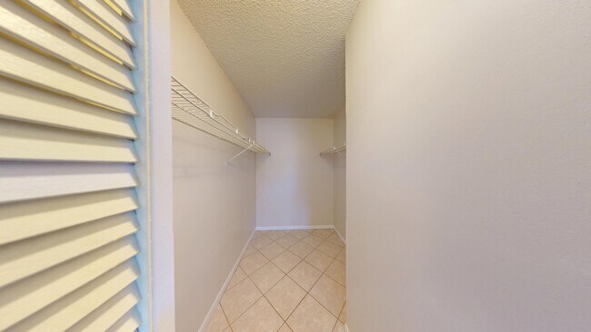 Building Photo - 1015 Green Pine Blvd