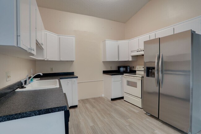 Building Photo - 5212 Abelia Dr