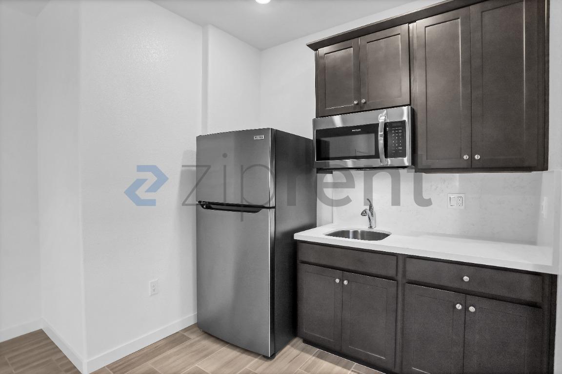Building Photo - Unit Unit A