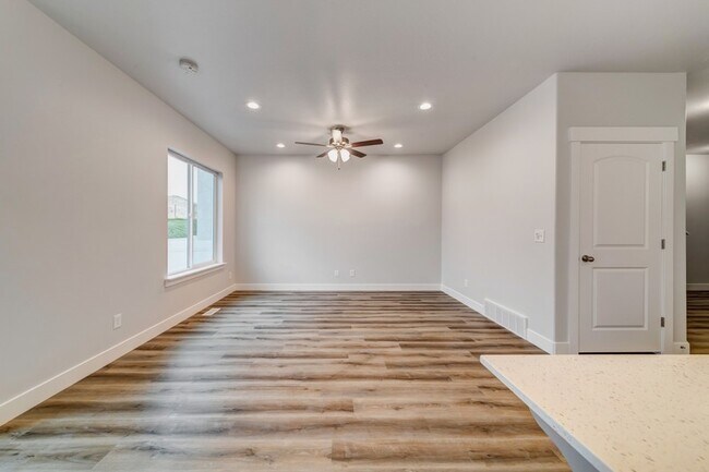 Building Photo - 16422 S Bull Spgs Ln
