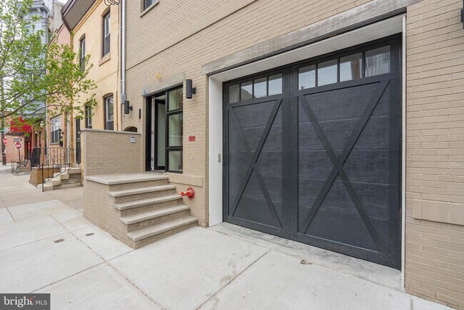 Building Photo - 1128 S 13th St