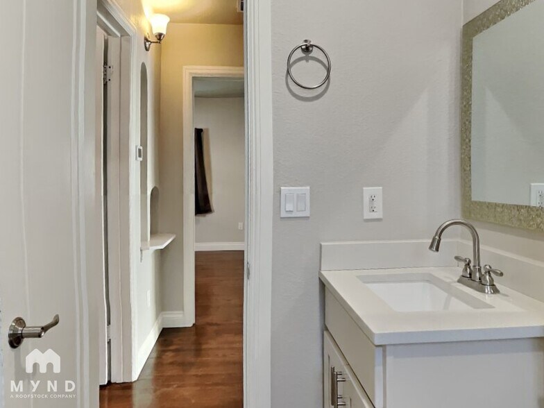 Building Photo - 2915 Sheridan Boulevard