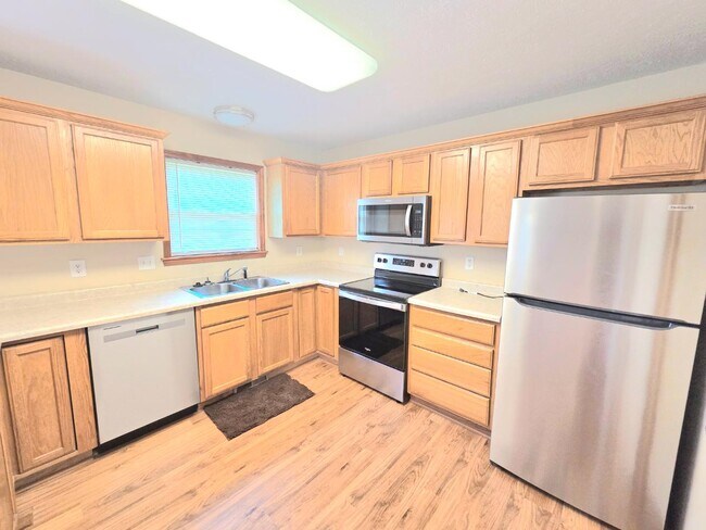 Building Photo - 112 E Osage St