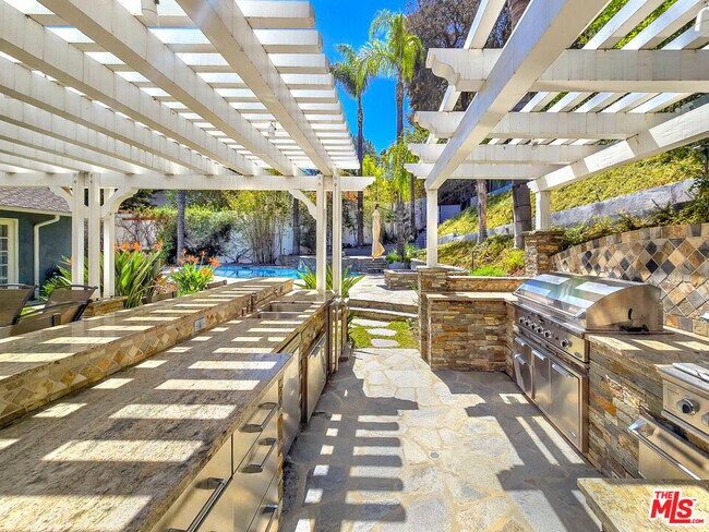 Building Photo - 3690 Crownridge Dr