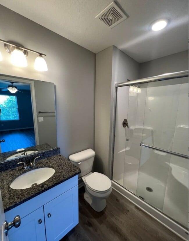 Building Photo - Charming 2 Bedroom, 2.5 Bath Townhome with...