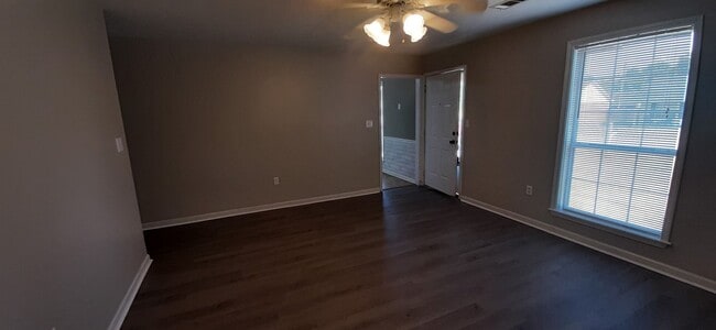 Building Photo - 119 Autumn Cove