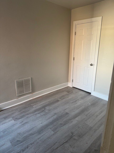 Building Photo - 103 E 24th St