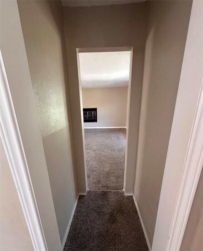 Building Photo - 17210 Woodburn Dr