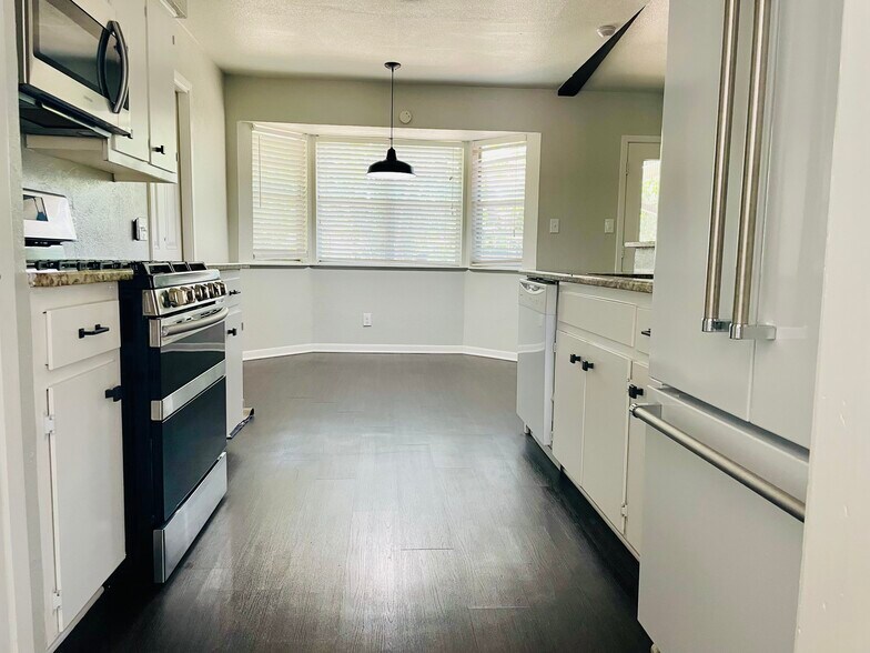 Upgraded modern appliances - 6717 Tulsa Cove