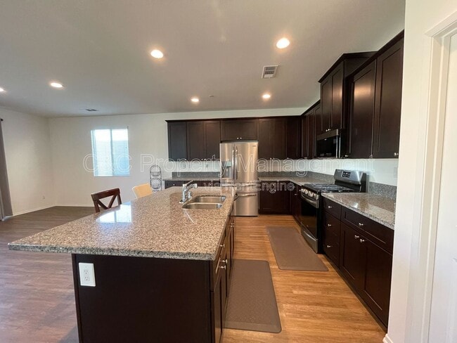 Building Photo - 620 Brittania Rd