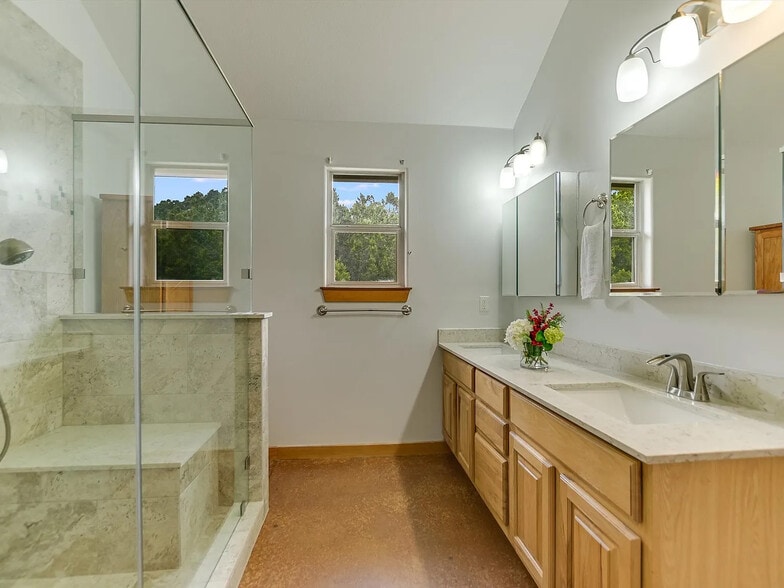 Building Photo - 1010 Foothills Dr