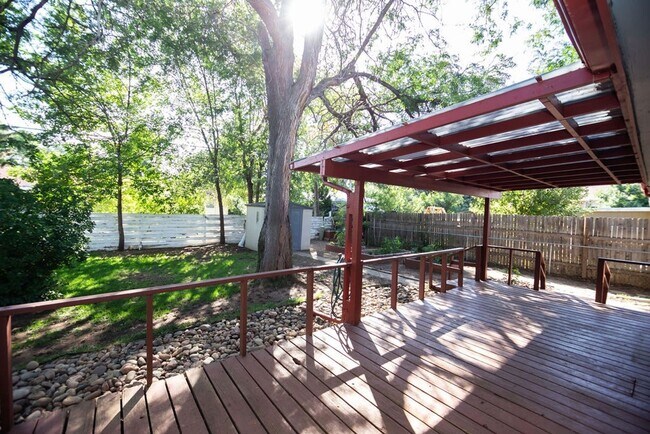 Building Photo - Charming 4 Bedroom, 1.75 Bath Brick Ranch Near Old Town!