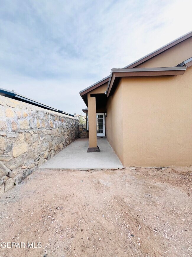 Building Photo - 12369 Tierra Apache Rd