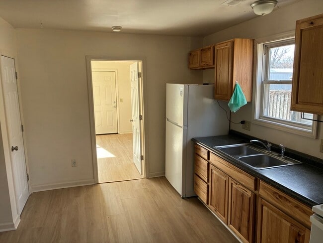 Building Photo - Beautiful! Remodeled 3 bed, 2 bath home and you don't want to miss this property. A must see for ...