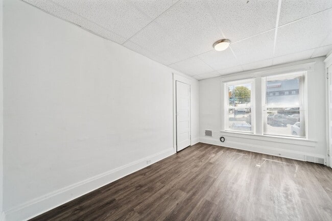 Building Photo - Stunning 3 Bedroom home in Greensburg Avai...