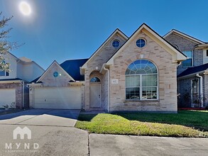 Building Photo - 807 Forest Star