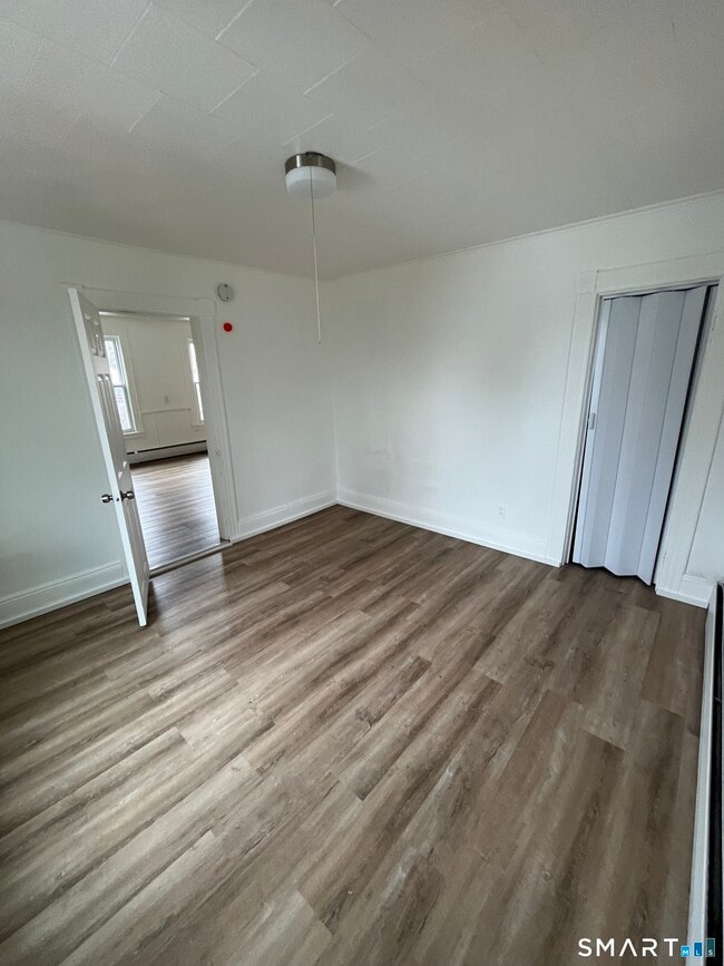 Building Photo - 11 Roosevelt Ave