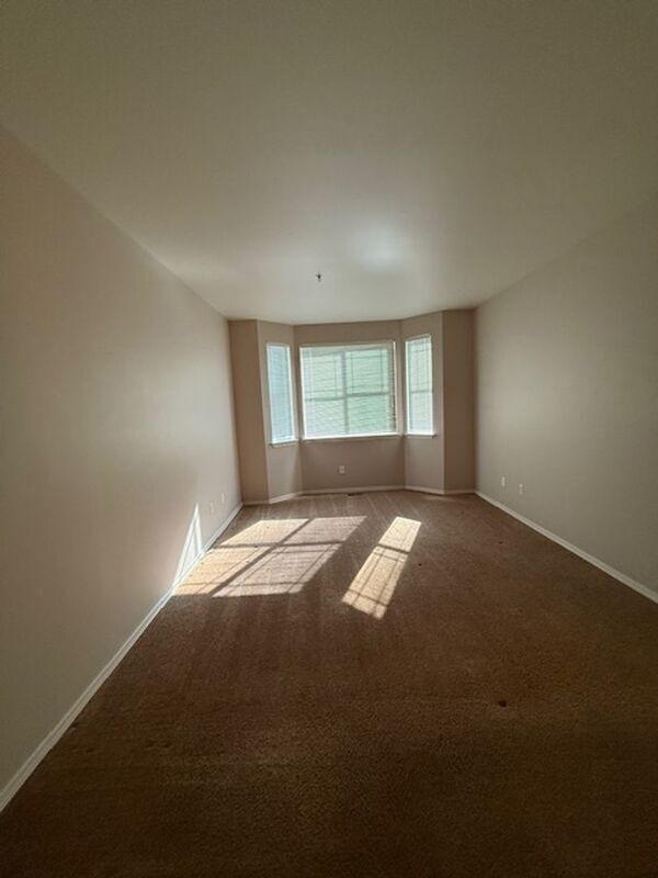 Building Photo - 910 Medical Center Dr