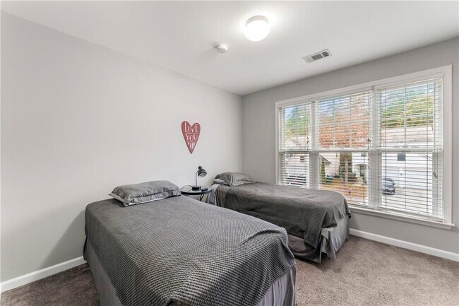 Building Photo - 3218 Saville St SW