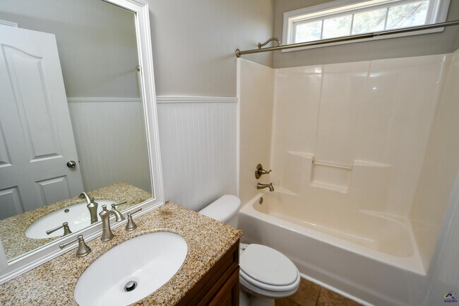 Building Photo - 104 Newport Ave