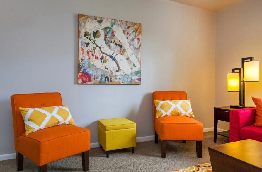 Living room - 1709 Villa Pl