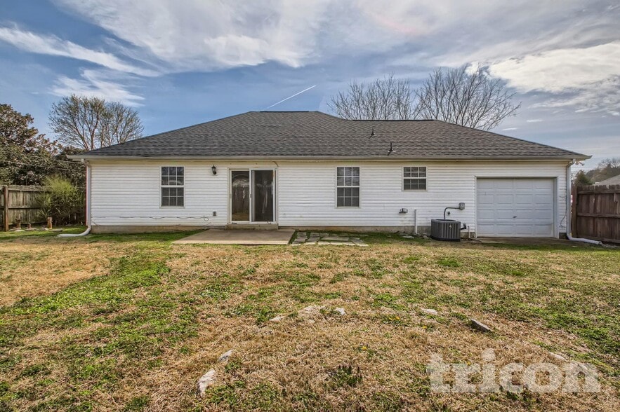 Building Photo - 128 Royal Garden Dr