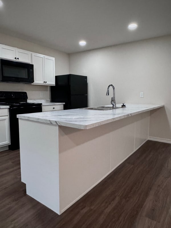 Building Photo - 102 Pecan Dr