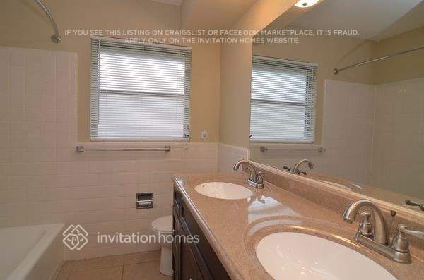 Building Photo - 138 SW 48th Terrace