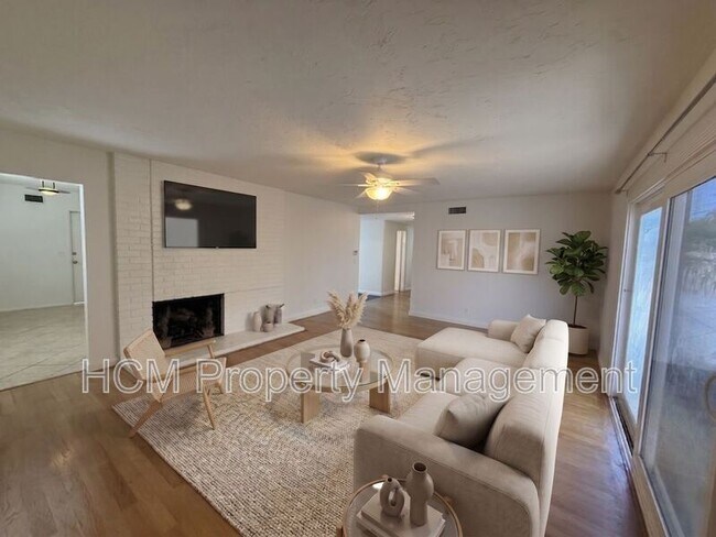 Building Photo - 16402 Birdie Ln