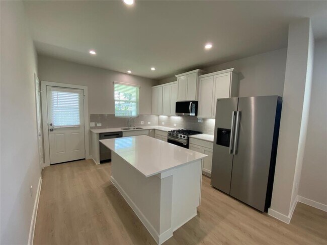 Building Photo - 40414 Gerygone Ln