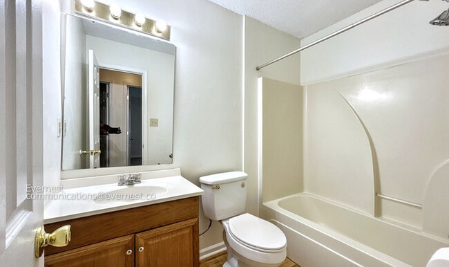 Building Photo - 9299 Grove Manor Dr
