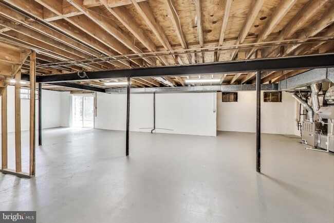 Building Photo - 13704 Beret Pl