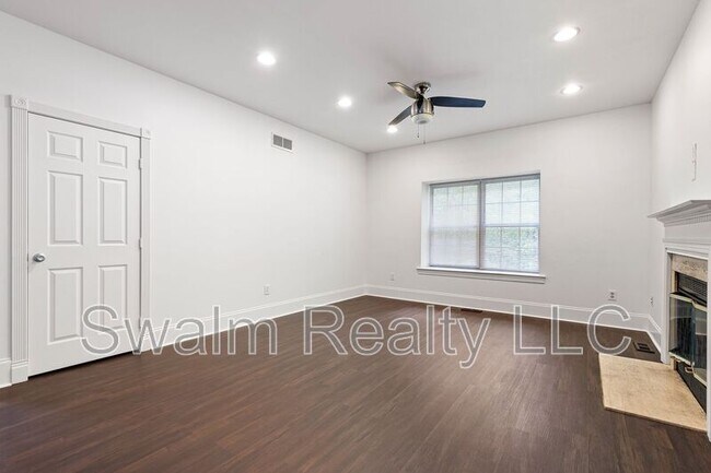 Building Photo - 240 Timber Knoll Dr