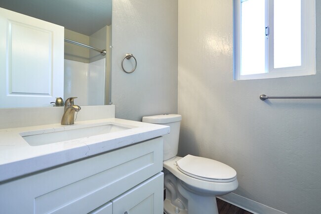 30th #1 bath (1) - 30th Ave Townhomes