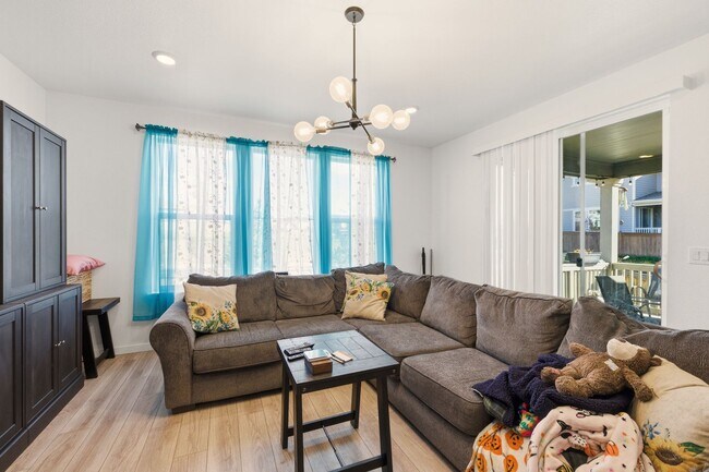 Building Photo - Modern 3-Bed 2.5-Bath Home on Corner Lot i...