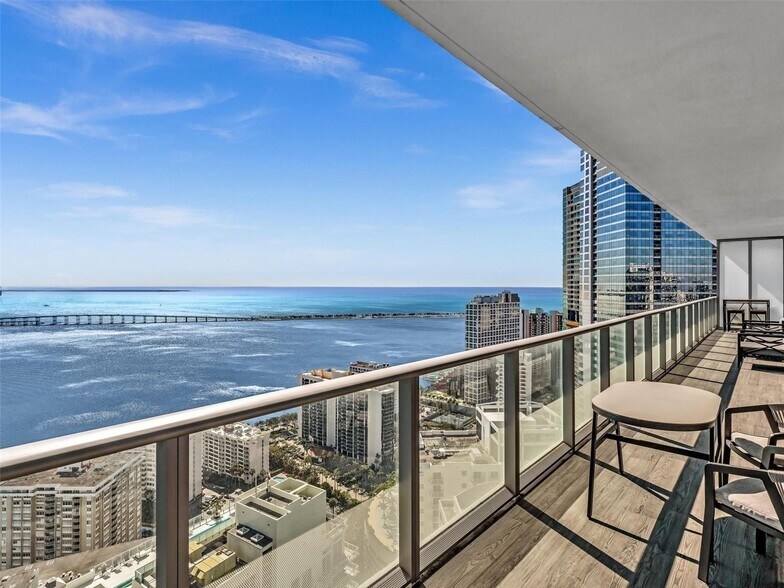 Building Photo - 1300 Brickell Bay Dr