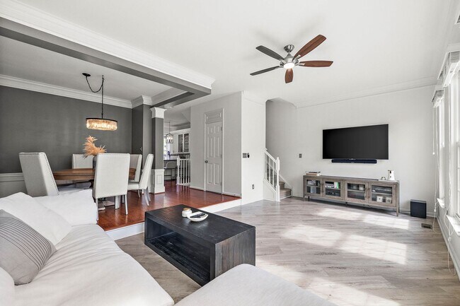 Building Photo - Beautiful Townhome in Ballymeade