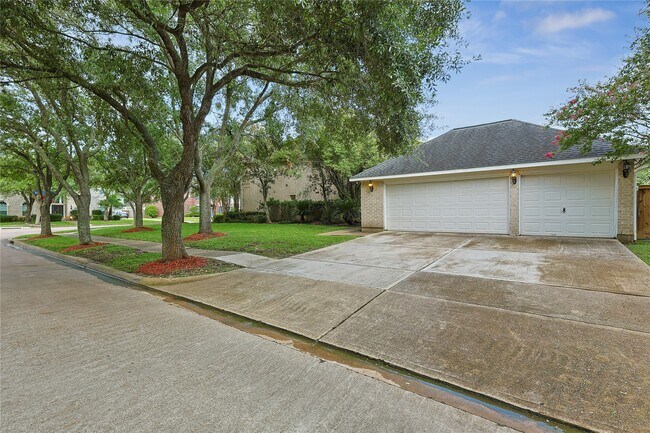 Building Photo - 1423 Meadow Lakes Dr