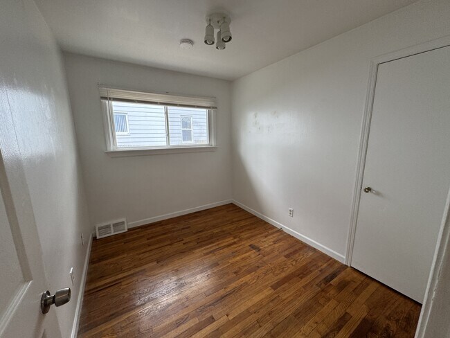 Building Photo - 29203 Oakwood St