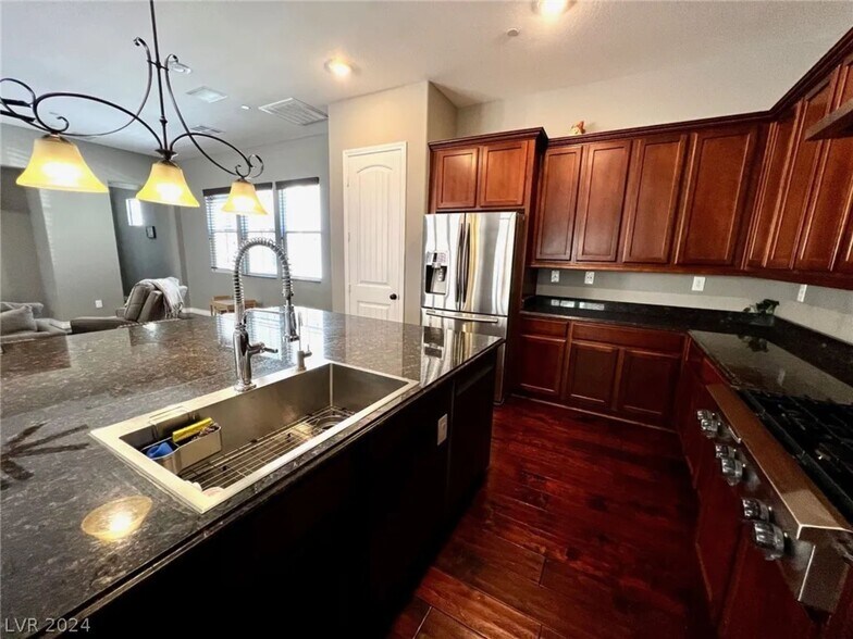 Farmers sink - 3160 Color Palette Ave
