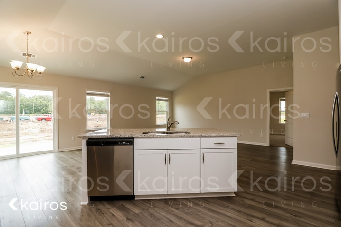 Building Photo - 17 Red Oak Dr.