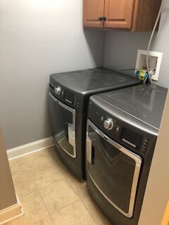 Building Photo - Fully Furnished Home