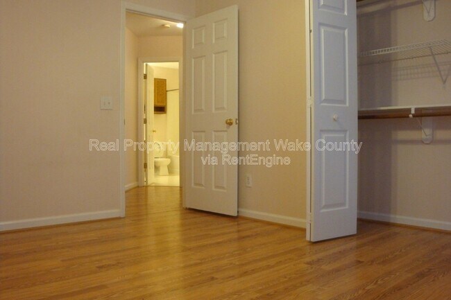 Building Photo - 2912 Isabella Dr