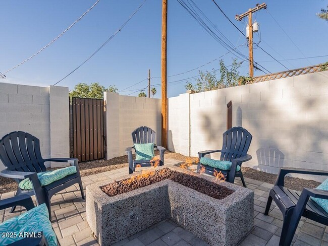 Building Photo - 3302 E Turquoise Ave