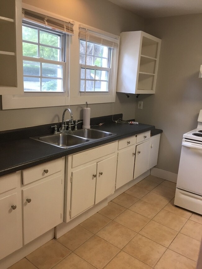 Building Photo - Wedgewood Houston!!!  3 Bed 1 Bath House Convenient to Belmont, Lipscomb & Vandy!