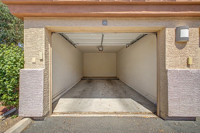 Building Photo - 3332 S Gilbert Rd